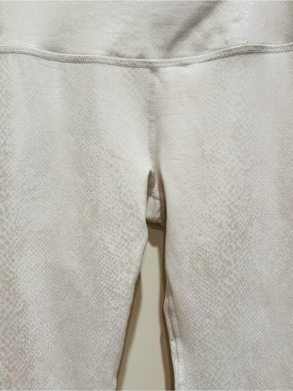 Beyond Yoga Viper White Iridescent Yoga Leggings Size Small - Picture 8 of 12